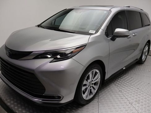 Certified 2024 Toyota Sienna Platinum FWD image 2