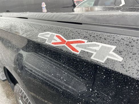 Used 2022 Chevrolet Silverado 1500 LT image 13