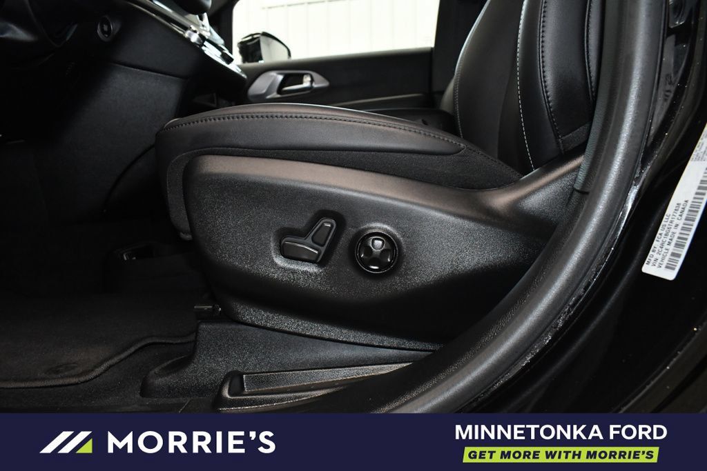Used 2026 Chrysler Pacifica Select w/ S Appearance Package FWD image 18
