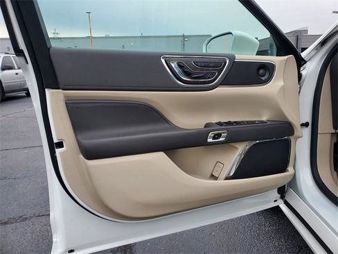 Used 2020 Lincoln Continental Reserve image 9