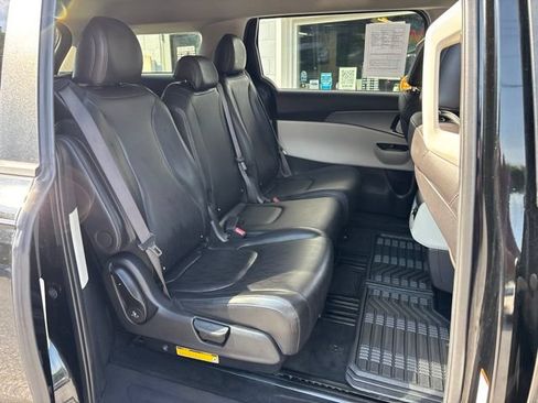 Used 2023 Kia Carnival LX FWD image 9