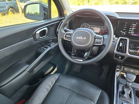 Used 2023 Kia Sorento S w/ Panoramic Sunroof Package FWD image 9