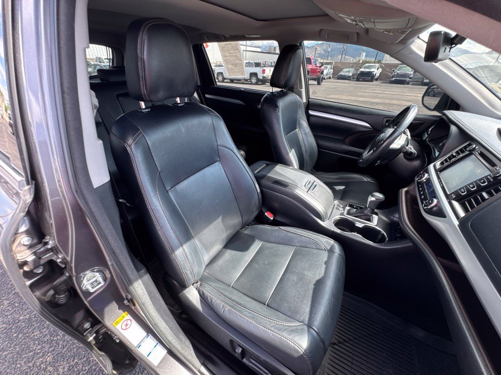 Used 2017 Toyota Highlander XLE AWD/4WD image 28