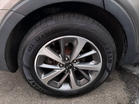 Used 2019 Kia Sorento EX image 5