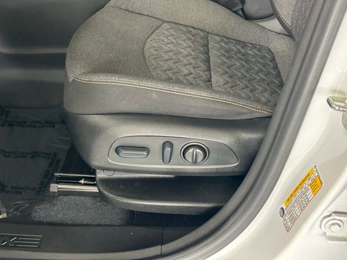 Used 2022 Chevrolet Equinox LT image 16