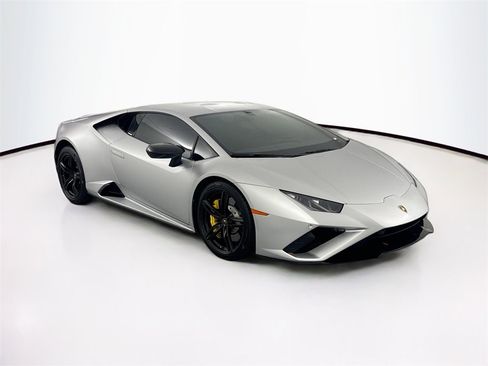 Used 2020 Lamborghini Huracan EVO image 3