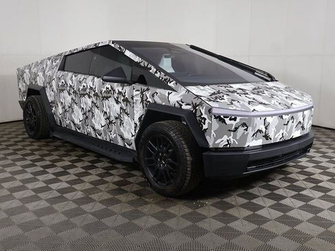 Used 2024 Tesla Cybertruck AWD Crew Cab image 58