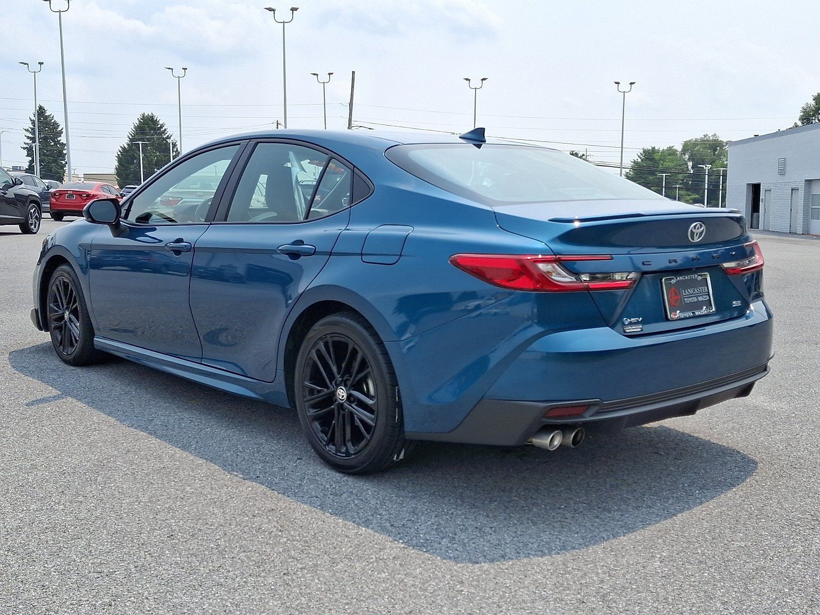 Used 2025 Toyota Camry SE FWD image 5