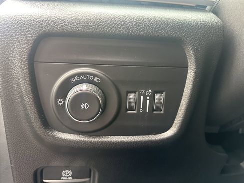 Used 2023 Jeep Grand Cherokee Limited image 11