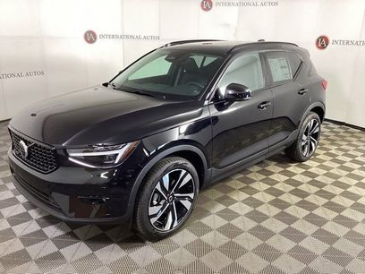 New 2025 Volvo XC40 B5 Plus w/ Climate Package