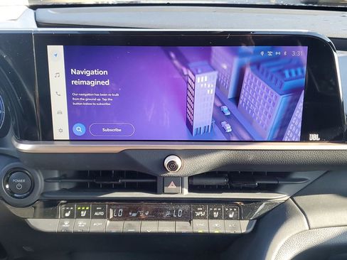 Used 2023 Toyota Crown Limited image 33