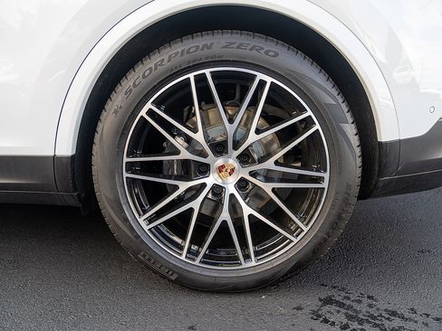 Certified 2026 Porsche Cayenne E-Hybrid Coupe AWD/4WD image 26