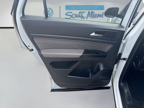 Certified 2021 Volkswagen Atlas Cross Sport SE w/ Panoramic Sunroof Package FWD image 25