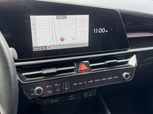 Used 2023 Kia Niro EX FWD image 23
