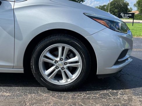 Used 2017 Chevrolet Cruze LT image 9