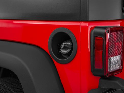 Used 2016 Jeep Wrangler Unlimited Rubicon w/ Connectivity Group AWD/4WD image 49