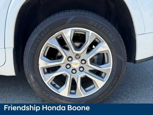 Used 2018 Chevrolet Traverse Premier w/ Driver Confidence II Package FWD image 10