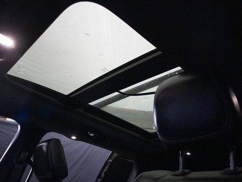 Used 2019 Chrysler Pacifica Limited w/ Advanced Safetytec Group image 23