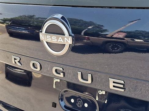 Certified 2024 Nissan Rogue SV w/ SV Premium Package FWD image 31