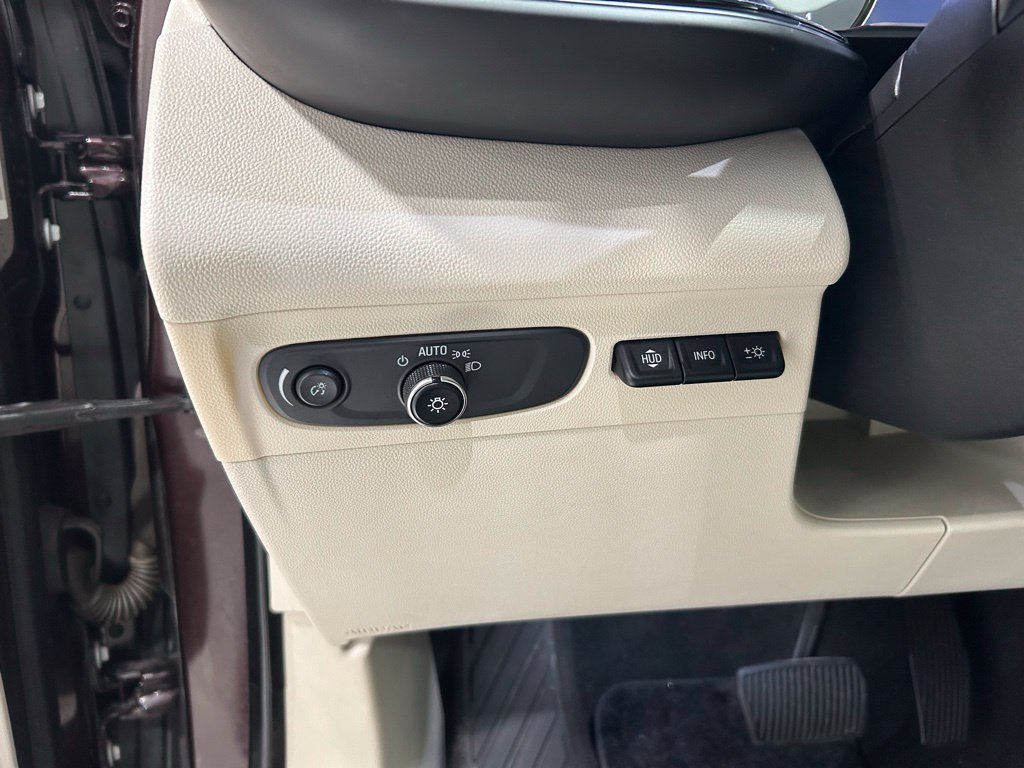 Used 2021 Buick Envision Avenir AWD/4WD image 11