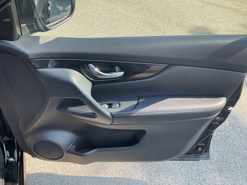 Used 2020 Nissan Rogue Sport SV image 29