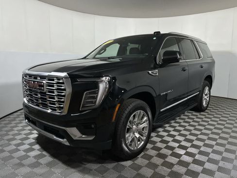 Used 2025 GMC Yukon Denali AWD/4WD image 4