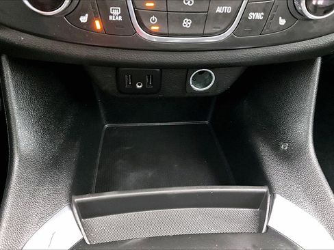 Used 2020 Chevrolet Traverse LT w/ Driver Confidence II Package image 15