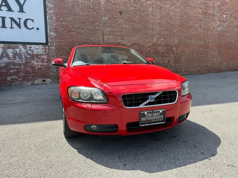 Used 2010 Volvo C70 T5 FWD image 2
