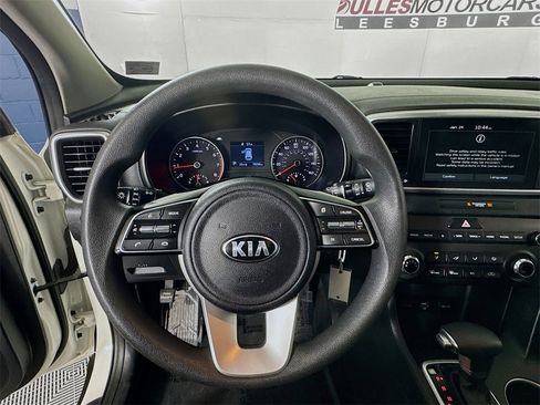 Used 2022 Kia Sportage LX image 11