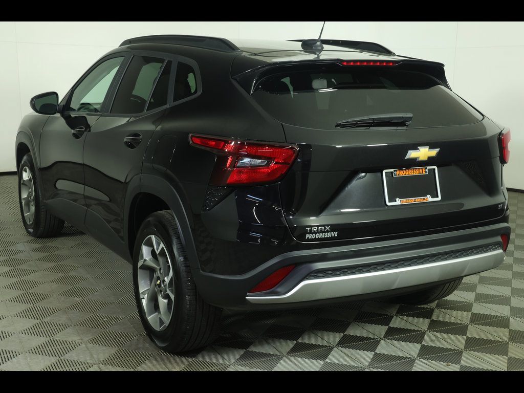 Used 2025 Chevrolet Trax LT FWD image 14