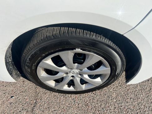 Used 2025 Toyota Corolla LE image 30