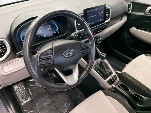 Used 2024 Hyundai Venue SEL image 7