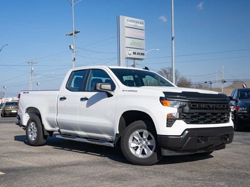 Used 2025 Chevrolet Silverado 1500 W/T w/ Trailering Package image 7