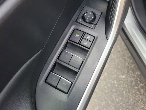 Used 2022 Toyota RAV4 XLE image 16