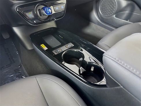 Used 2022 Toyota Prius XLE image 24