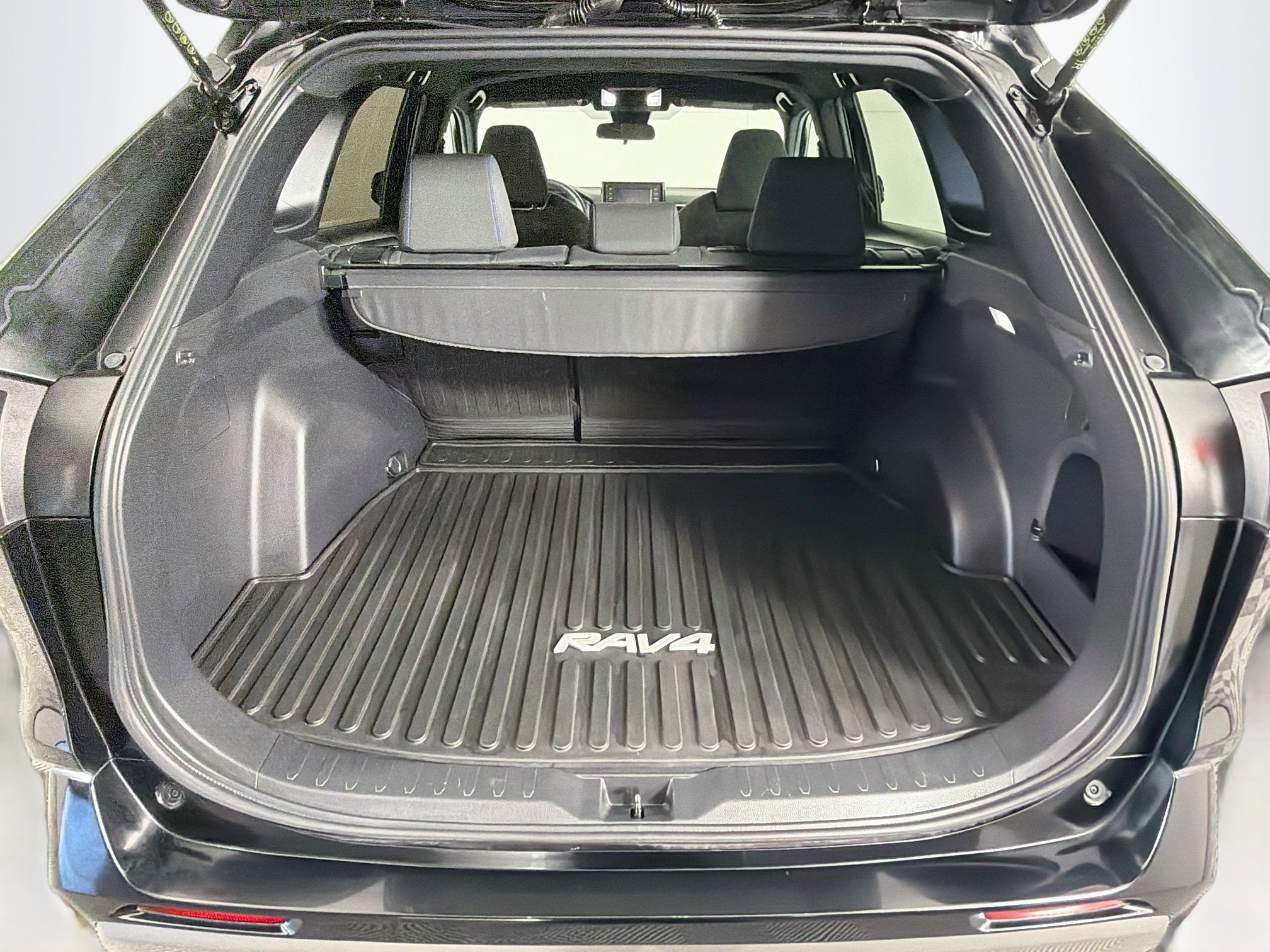 Used 2022 Toyota RAV4 SE AWD/4WD image 29