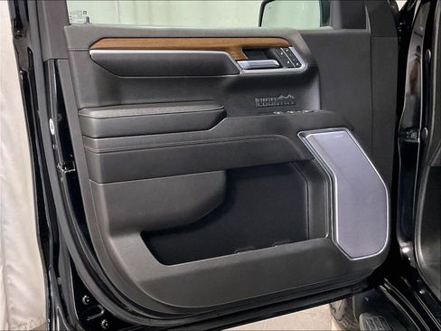 Used 2022 Chevrolet Silverado 1500 High Country image 9