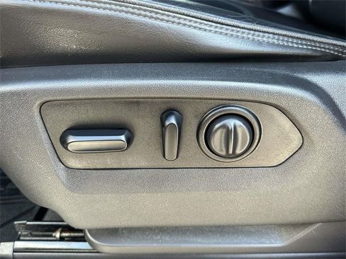 Used 2019 Chevrolet Silverado 1500 High Country image 36