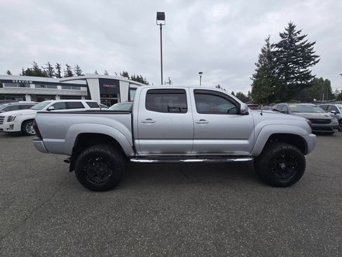 Used 2011 Toyota Tacoma 4x4 Double Cab w/ TRD Sport Pkg w/JBL Audio image 8