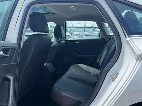 Used 2019 Volkswagen Jetta SEL w/ Cold Weather Package FWD image 11