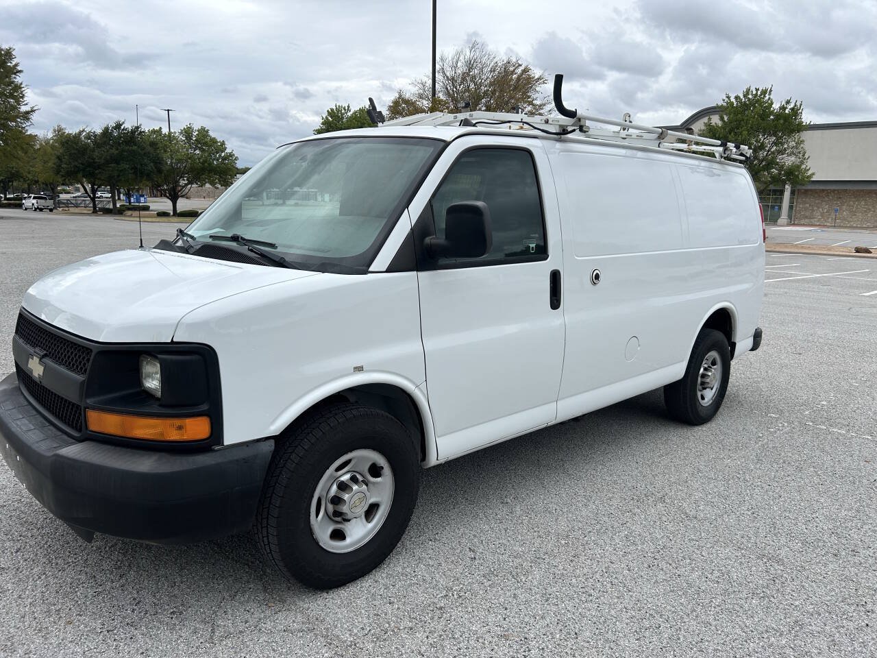 Used 2013 Chevrolet Express 2500 RWD image 3