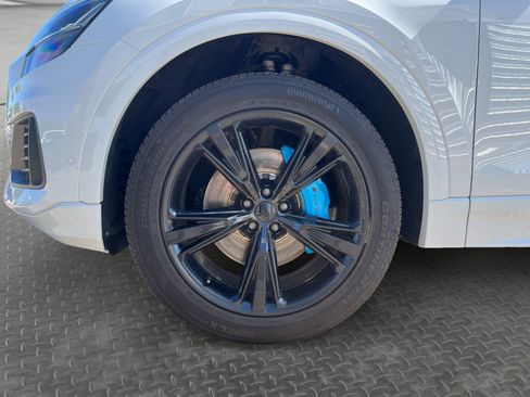 Used 2019 Audi Q8 Premium Plus w/ Premium Plus AWD/4WD image 18