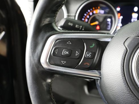 Used 2019 Jeep Wrangler Unlimited Sahara AWD/4WD image 31