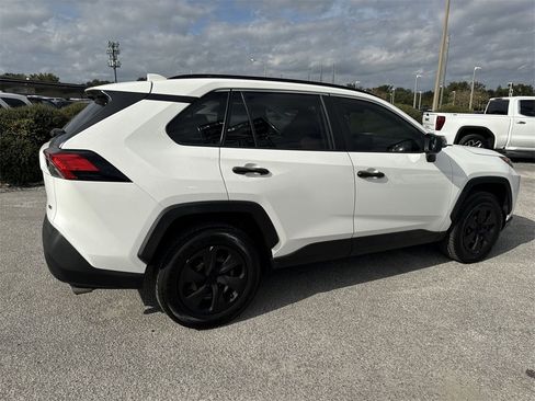 Used 2019 Toyota RAV4 LE image 8