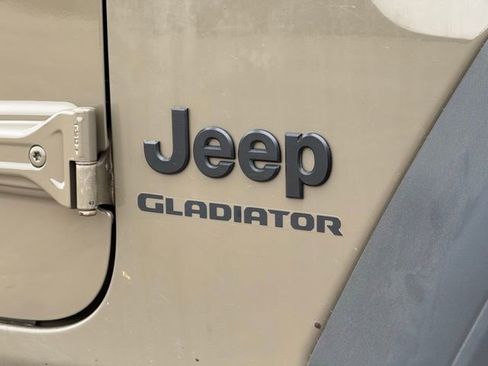 Used 2020 Jeep Gladiator Sport w/ Trailer Tow Package AWD/4WD image 9
