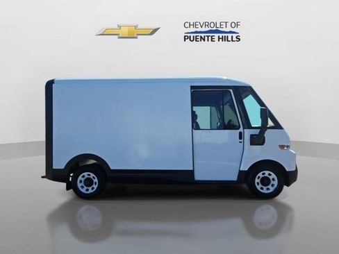 New 2025 Chevrolet Brightdrop 400 w/ Power Door Package AWD/4WD image 9