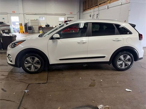 Used 2021 Kia Niro LX image 7