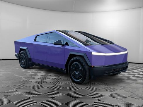 Used 2025 Tesla Cybertruck AWD Crew Cab image 7