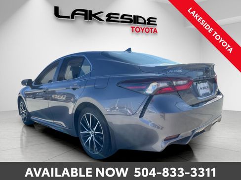 Used 2023 Toyota Camry SE image 4