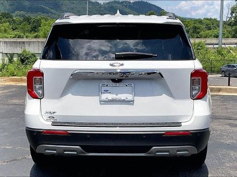 Certified 2024 Ford Explorer XLT w/ Equipment Group 202A RWD image 4